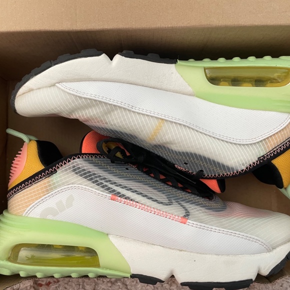 Nike W Air Max 2090 Vapor Green Pink shoes - Picture 2 of 6